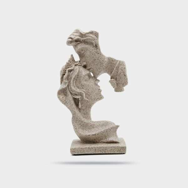 مجسمه زن و شوهر مجسمه صنایع دستی حکاکی شده عاشقانه زیور بوسیدن عاشق مجسمه رزین هنر مدرن